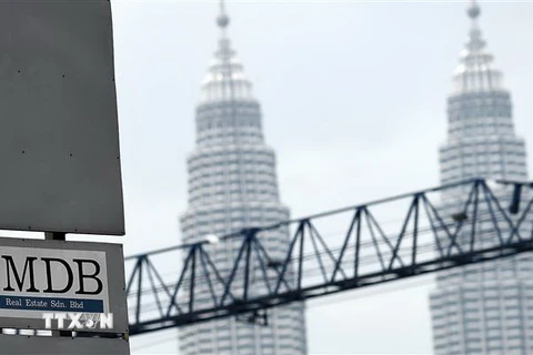 Logo Quỹ 1MDB tại điểm giao dịch ngoại hối Tun Razak ở Kuala Lumpur ngày 8/7/2015. (Nguồn: AFP/TTXVN) 