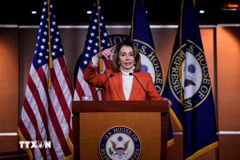Lãnh đạo phe Dân chủ tại Hạ viện Nancy Pelosi phát biểu trong cuộc họp báo tại Washington, DC., Mỹ ngày 15/11/2018. (Nguồn: AFP/TTXVN) 