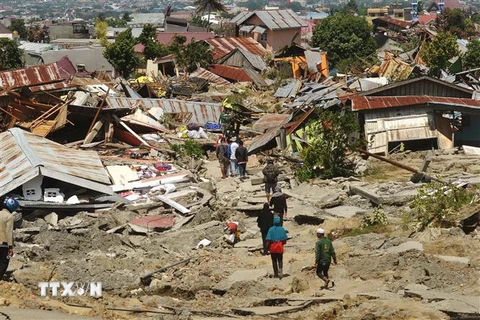 Cảnh hoang tàn sau thảm họa động đất và sóng thần ở Palu, tỉnh Trung Sulawesi, Indonesia ngày 1/10/2018. (Nguồn: AFP/TTXVN) 