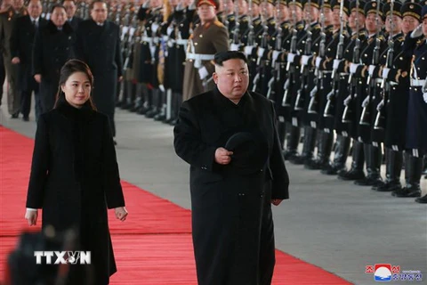 Nhà lãnh đạo Triều Tiên Kim Jong-un (phải). (Nguồn: Yonhap/TTXVN) 