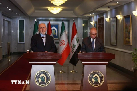 Ngoại trưởng Iraq Mohammed al-Hakim (phải) trong cuộc họp báo chung với người đồng cấp Iran Mohammad Javad Zarif tại Baghdad ngày 13/1/2019. (Nguồn: THX/TTXVN) 