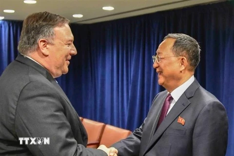 Ngoại trưởng Mỹ Mike Pompeo trong cuộc gặp người đồng cấp Triều Tiên Ri Yong-ho tại New York, Mỹ ngày 26/9/2018. (Nguồn: Yonhap/TTXVN) 