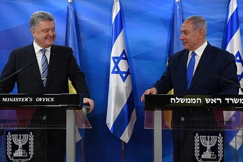 Tổng thống Ukraine Petro Poroshenko (trái) và Thủ tướng Israel Benjamin Netanyahu. (Nguồn:timesofisrael.com) 