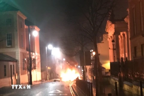 Hiện trường vụ nổ tại Londonderry, Bắc Ireland ngày 19/1. (Nguồn: AFP/TTXVN) 