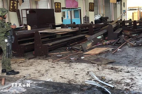 Binh sỹ gác tại hiện trường vụ đánh bom tại nhà thờ ở tỉnh Sulu, Philippines, ngày 27/1/2019. (Nguồn: THX/TTXVN) 