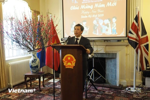Đại sứ Việt Nam tại Vương quốc Anh Trần Ngọc An phát biểu tại Tết cộng đồng. (Ảnh: Tuấn Anh/Vietnam+)