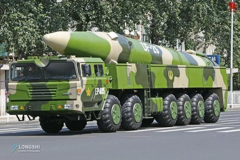Tên lửa đạn đạo Đông Phong-26. (Nguồn: Sina) 