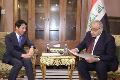 Thủ tướng Iraq Adel Abdul Mahdi (phải) trong cuộc gặp với ông Han Byung-do. (Nguồn: Yonhap) 