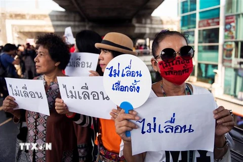 Ngày 6/1, tuần hành ở thủ đô Bangkok phản đối hoãn tổng tuyển cử. (Nguồn: AFP/TTXVN) 