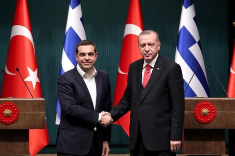 Tổng thống Thổ Nhĩ Kỳ Recep Tayyip Erdogan (phải) và Thủ tướng Hy Lạp Alexis Tsipras. (Nguồn: ekathimerini.com) 