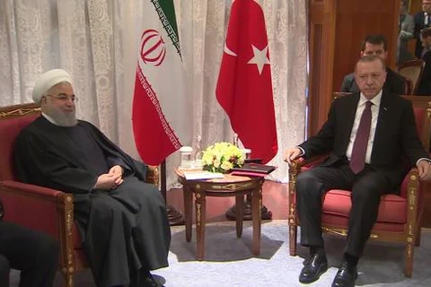 Tổng thống Thổ Nhĩ Kỳ Recep Tayyip Erdogan (phải) và người đồng cấp Iran Hassan Rouhani. (Nguồn: almasdarnews.com) 