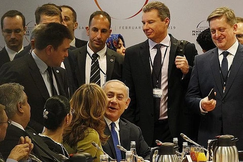 Thủ tướng Israel Benjamin Netanyahu (giữa) tại hội nghị ở Warsaw. (Nguồn: AP) 