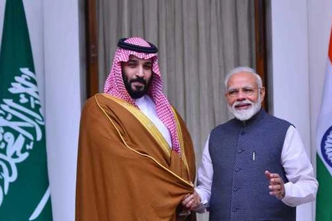 Thủ tướng Ấn Độ Narendra Modi (phải) và Thái tử Saudi Arabia Mohammed Bin Salman. (Nguồn: livemint.com) 