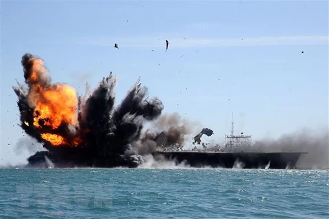 Binh sỹ Iran tham gia tập trận tại eo biển Hormuz ngày 25/2/2015. (Nguồn: AFP/TTXVN) 