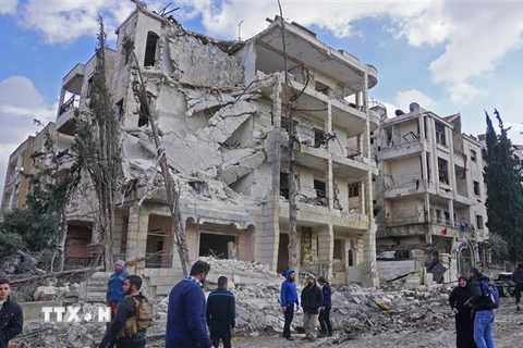 Hiện trường vụ đánh bom kép ở thành phố Idlib, miền Tây Bắc Syria ngày 18/2. (Nguồn: AFP/TTXVN) 