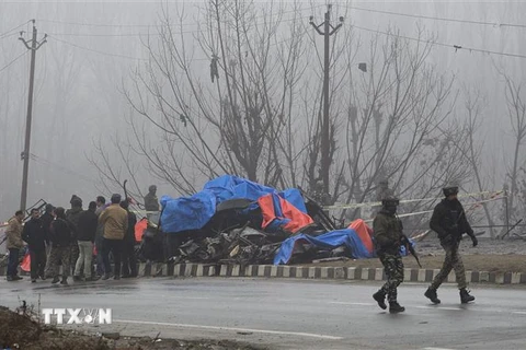Hiện trường vụ đánh bom liều chết tại Pulwama, Kashmir, ngày 15/2/2019. (Nguồn: THX/TTXVN) 