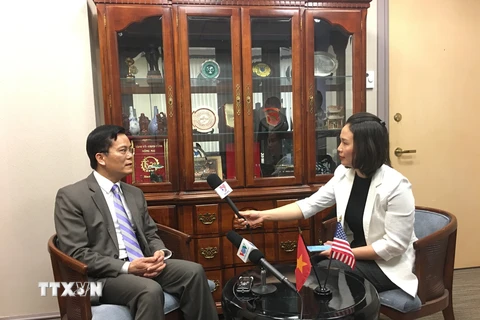 Đại sứ Việt Nam tại Mỹ Hà Kim Ngọc trả lời phóng vấn phóng viên Thông tấn xã tại Washington DC, Mỹ. (Ảnh: Thanh Thuận/TTXVN) 