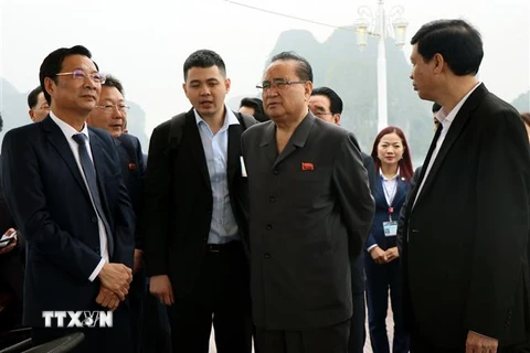 [Video] Đoàn đại biểu Đảng Lao động Triều Tiên thăm Vịnh Hạ Long