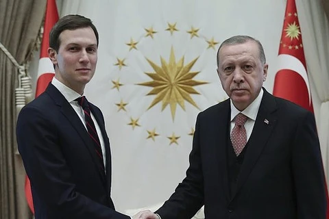 Tổng thống Thổ Nhĩ Kỳ Recep Tayyip Erdogan (phải) đã tiếp Cố vấn Nhà Trắng, ông Jared Kushner. (Nguồn: AP) 