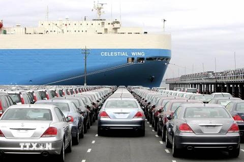 Xe ôtô của Tập đoàn Honda, Nhật Bản, chờ để xếp lên tàu hàng tại cảng Narashino, ngoại ô Tokyo. (Nguồn: AFP/TTXVN) 
