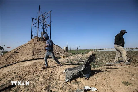 Hiện trương một vụ không kích của Israel nhằm vào vị trí Hamas gần thị trấn Khan Yunis, Dải Gaza, ngày 7/1/2019. (Nguồn: AFP/TTXVN) 