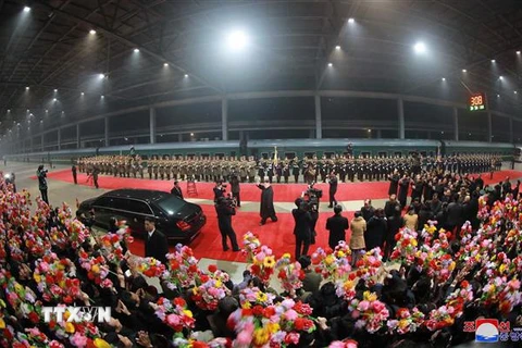 Lễ đón nhà lãnh đạo Triều Tiên Kim Jong-un (giữa) tại Bình Nhưỡng sau khi ông kết thúc chuyến thăm hữu nghị chính thức Việt Nam, ngày 5/3/2019. (Nguồn: Yonhap/TTXVN) 