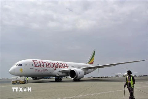 Máy bay của hãng hàng không Ethiopian Airlines cất cánh từ sân bay quốc tế Bole ở Addis Ababa, Ethiopia. (Nguồn: AFP/ TTXVN) 