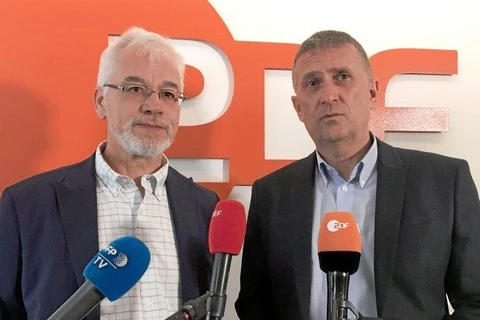 Joerg Brase, phóng viên ZDF (phải) và Thomas Seibert, phóng viên của Tagesspiegel. (Nguồn: DPA) 