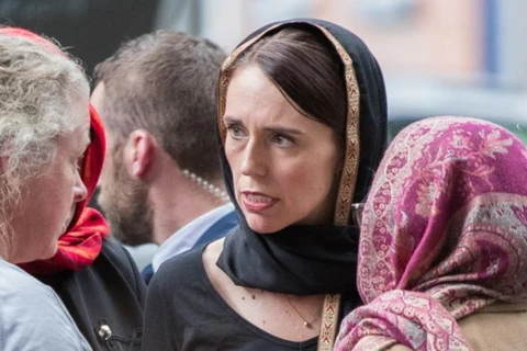Bà Jacinda Ardern chia sẻ nỗi đau với cộng đồng người Hồi giáo ở Christchurch. (Nguồn: smh.com.au) 