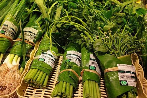 [Video] Một siêu thị ở Thái Lan dùng lá chuối thay túi nilon