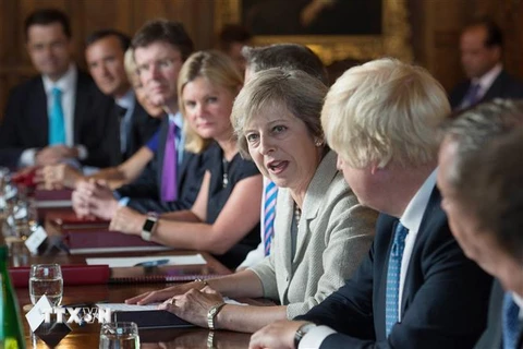 Thủ tướng Anh Theresa May chủ trì một phiên họp nội các. (Nguồn: AFP/TTXVN) 