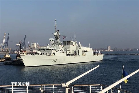 Tàu của Nhóm hàng hải thường trực 2 thuộc NATO tới cảng Ukraine ở Biển Đen ngày 1/4/2019. (Nguồn: UNIAN/TTXVN) 