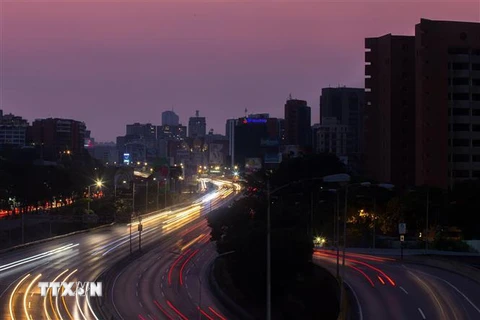 Toàn cảnh mất điện ở ngoại ô Caracas ngày 26/3/2019. (Nguồn: AFP/TTXVN) 