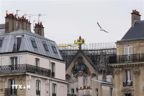 Nhà thờ Đức Bà Paris bị phá hủy một phần sau vụ hỏa hoạn, ngày 16/4/2019. (Nguồn: THX/TTXVN) 