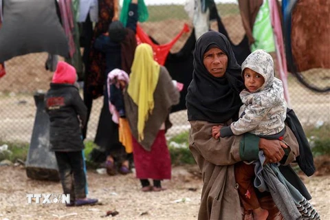 Người dân Syria tại trại tị nạn al-Hol ở al-Hasakeh, Đông Bắc Syria. (Nguồn: AFP/TTXVN) 