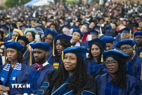 Các sinh viên tại lễ tốt nghiệp Trường đại học Howard ở Washington, DC, Mỹ. (Nguồn: AFP/TTXVN) 