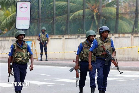 Lực lượng an ninh tuần tra ở Colombo, Sri Lanka, sau khi xảy ra loạt vụ đánh bom, ngày 27/4. (Nguồn: THX/TTXVN) 