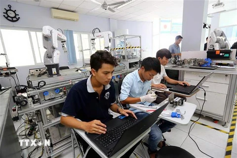 Nhiều doanh nghiệp Israel thuộc lĩnh vực công nghệ cao bày tỏ quan tâm tới hợp tác các đối tác Việt Nam.(Ảnh: Danh Lam/TTXVN) 