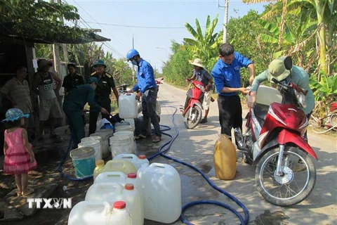 Hàng ngàn hộ dân Phú Yên thiếu nước sinh hoạt do nắng hạn