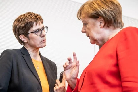 Chủ tịch CDU Annegret Kramp-Karrenbauer và Thủ tướng Angela Merkel. (Nguồn: thetimes.co.uk) 