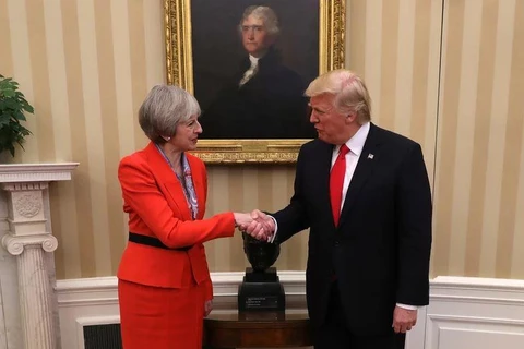 Tổng thống Mỹ Donald Trump (phải) và Thủ tướng Anh Theresa May. (Nguồn: Getty Images) 