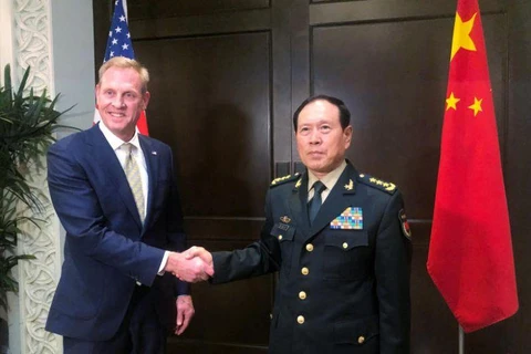 Quyền Bộ trưởng Quốc phòng Mỹ Patrick Shanahan (trái) và Bộ trưởng Quốc phòng Trung Quốc Ngụy Phượng Hòa. (Nguồn: Reuters) 