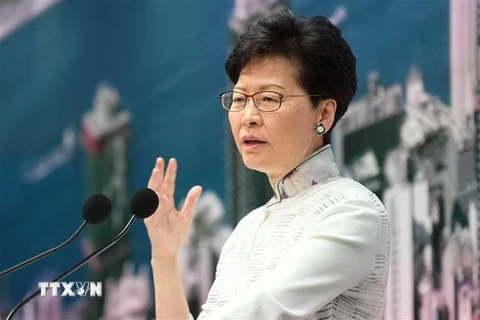 Người đứng đầu Đặc khu Hành chính Hong Kong Lâm Trịnh Nguyệt Nga tại cuộc họp báo ở Hong Kong ngày 15/6. (Nguồn: AFP/TTXVN) 