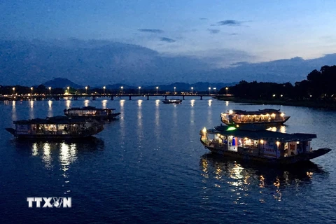 Hình ảnh sông Hương đẹp quyến rũ, làm say lòng du khách về đêm