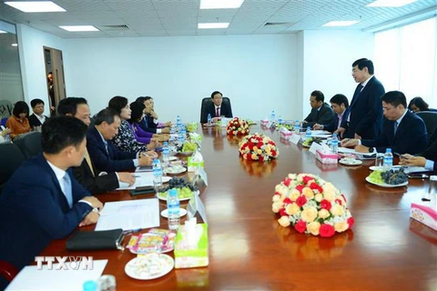 Phó Thủ tướng Vương Đình Huệ làm việc với Ngân hàng Đầu tư và Phát triển Việt Nam (BIDV) chi nhánh Yangon, Myanmar. (Ảnh: Hữu Kiên/TTXVN) 