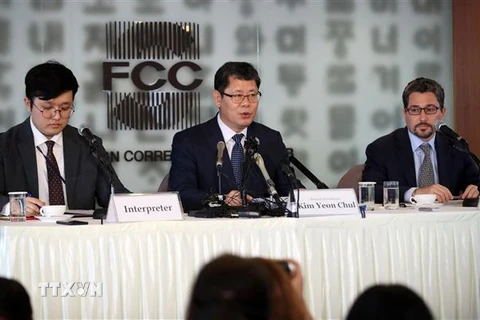 Bộ trưởng Thống nhất Hàn Quốc Kim Yeon-chul (giữa) trong cuộc họp báo tại Seoul ngày 4/6/2019. (Nguồn: YONHAP/TTXVN) 