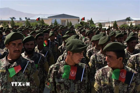 Học viên quân sự tại buổi lễ tốt nghiệp ở Mazar-i-Sharif, tỉnh Balkh, Afghanistan, ngày 23/6. (Nguồn: AFP/TTXVN) 