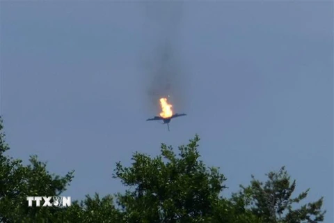 Máy bay chiến đấu Eurofighter bốc cháy sau vụ va chạm ở Malchow, Đức, ngày 24/6/2019. (Nguồn: AFP/TTXVN) 