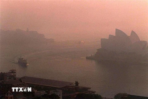 Khói mù ô nhiễm bao phủ Sydney, Australia. (Nguồn: AFP/TTXVN) 