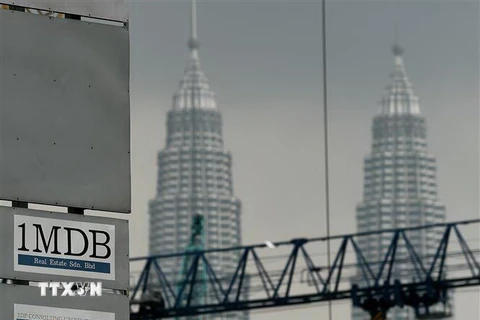 Biểu tượng 1MDB tại Kuala Lumpur, Malaysia. (Nguồn: AFP/TTXVN) 